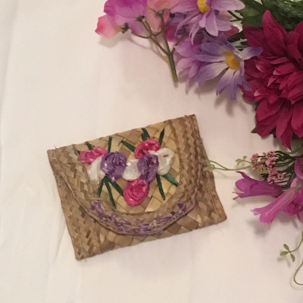 Mini wicker vacay purse